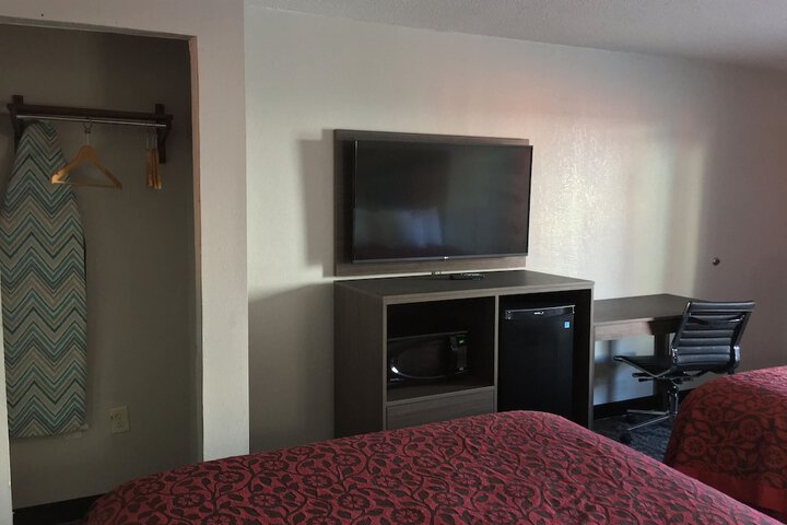 Room 11 of 18