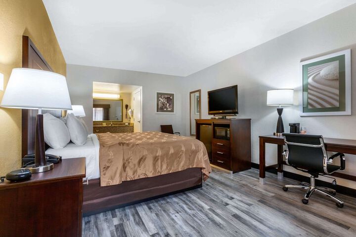 Room 10 of 38