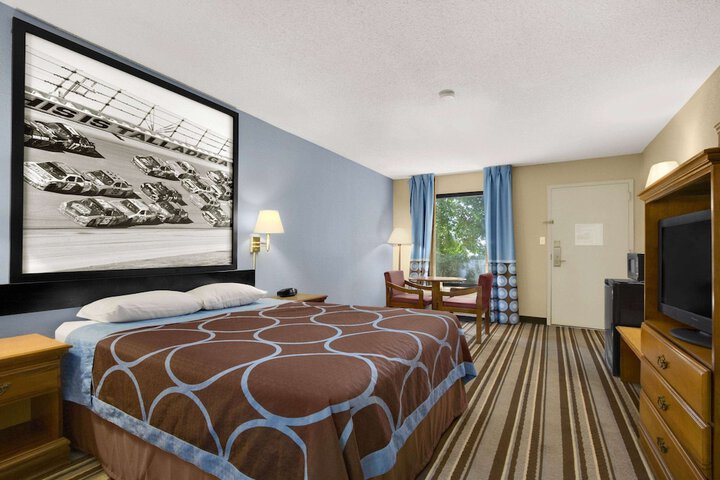 Room 6 of 10