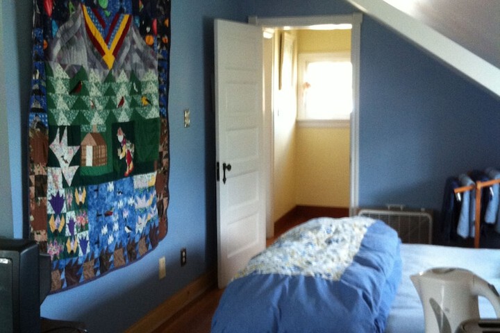 Room 5 of 18