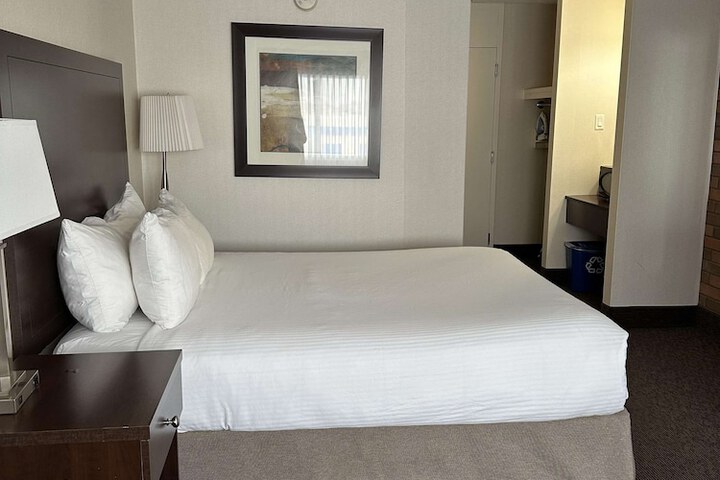 Room 28 of 54