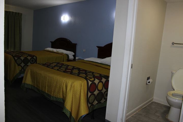 Room 9 of 10