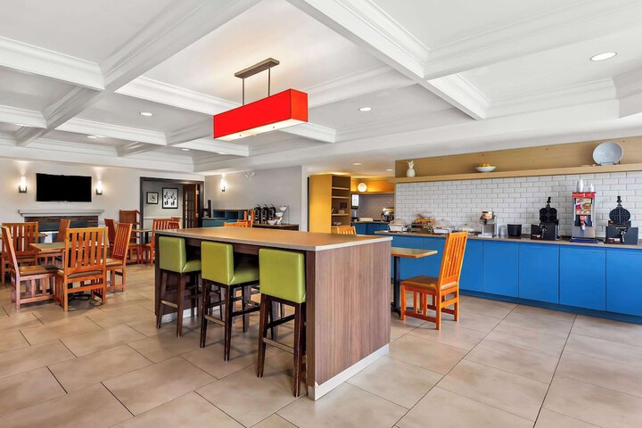Country Inn & Suites by Radisson Portage, IN