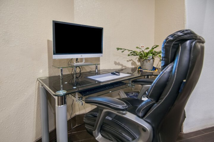 Business Center 28 of 29