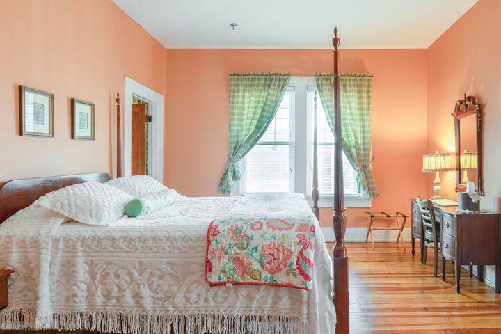 Room 21 of 48