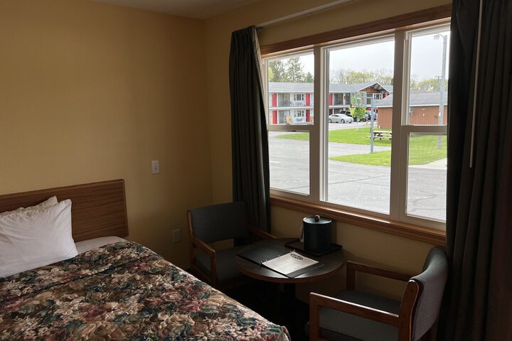 Room 294 of 443
