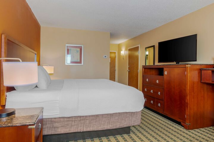 Room 16 of 28