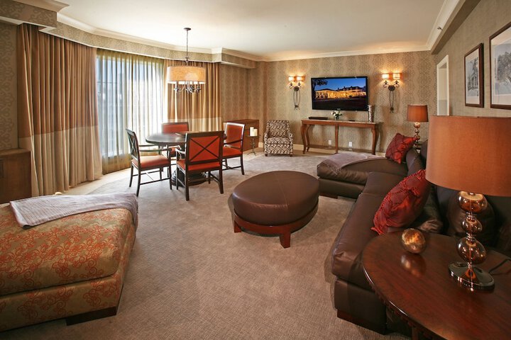 Room 32 of 69