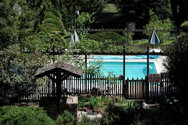 JAYES TIMBERLANE RESORT
