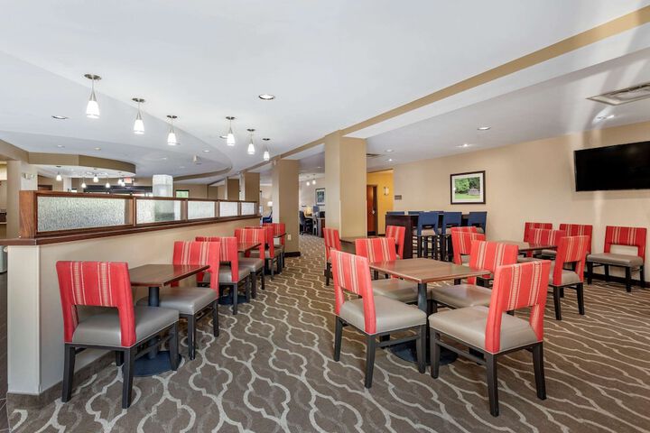 Comfort Suites Manchester near Arnold AFB