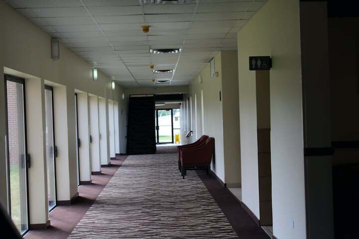 Ballroom/Hall 12 of 14