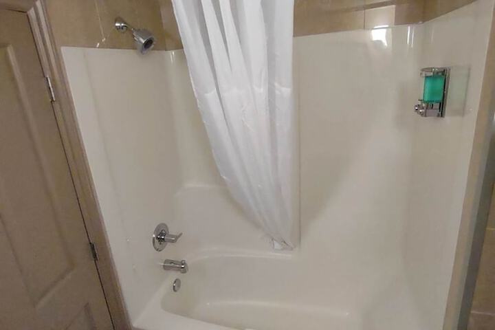 Days Inn & Suites by Wyndham Fort Saskatchewan