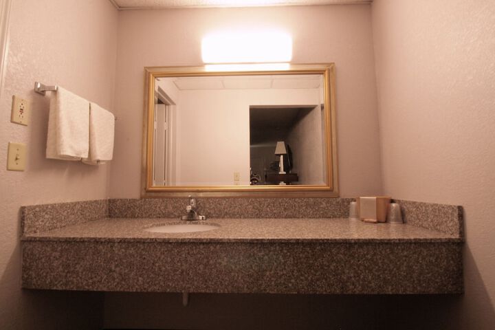 Room 4 of 6