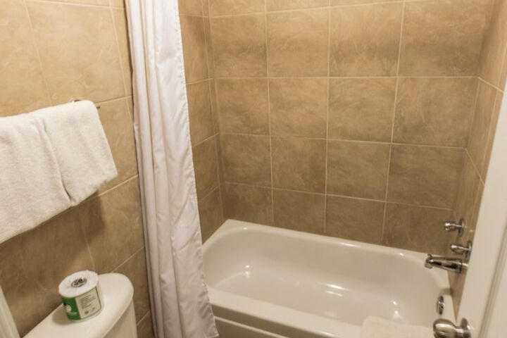 Falcon Motel Brossard