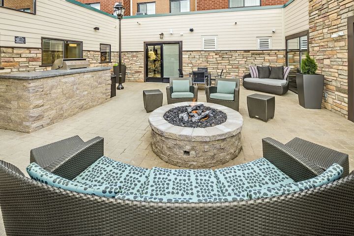 Residence Inn Akron South / Green