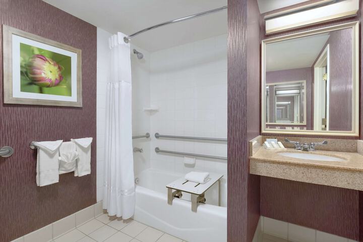 Room 8 of 18