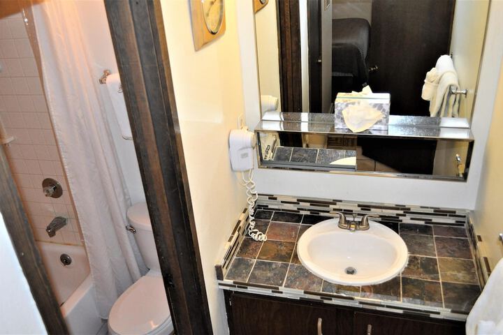 Snowflake 1 Bed plus Den 2 Bath