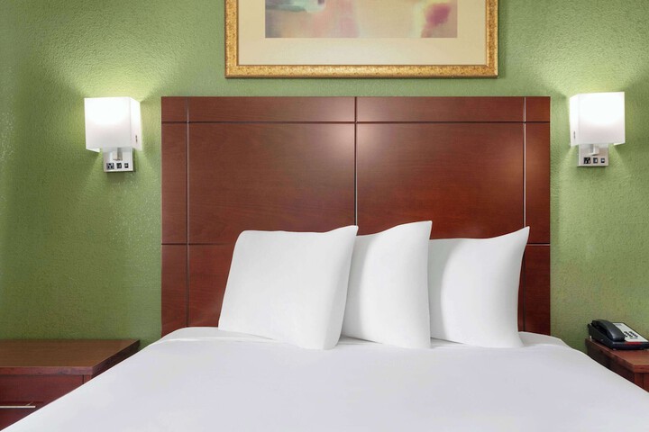 Travelodge Suites by Wyndham Lake Okeechobee