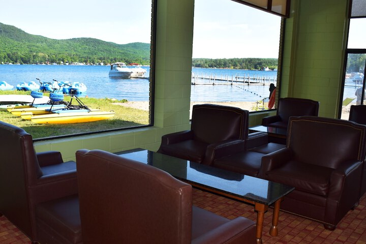Scottys Lakeside Resort