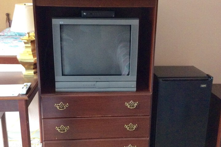 Room 10 of 13