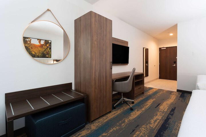 Room 35 of 59