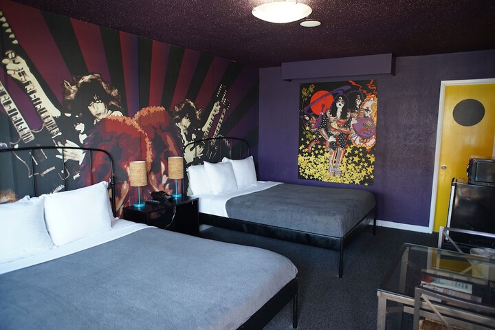 Room 43 of 60