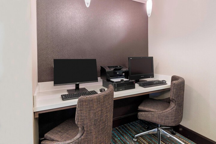 Business Center 20 of 22