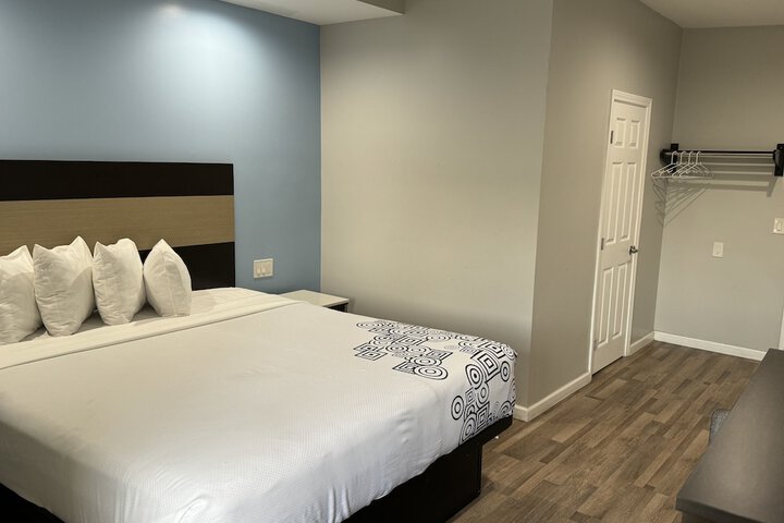 Room 15 of 37