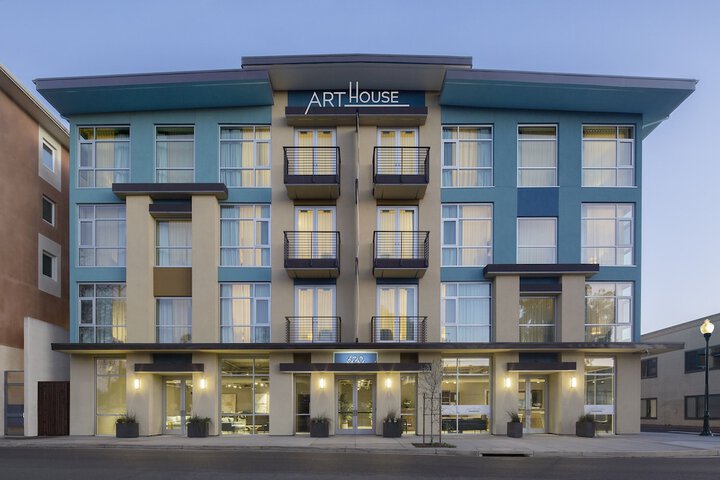 Art House Hotel and Suites