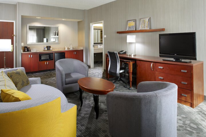 Room 21 of 34