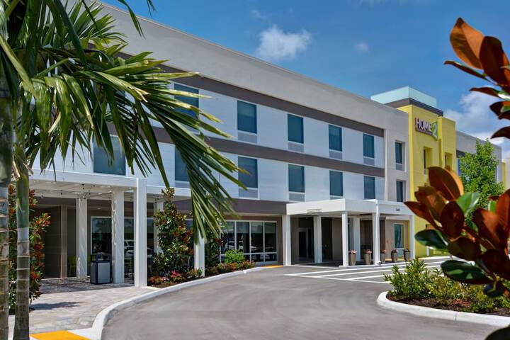 Home2 Suites Naples I-75 Pine Ridge Road FL
