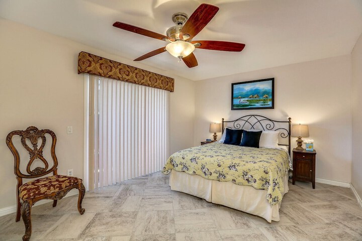 Room 10 of 24