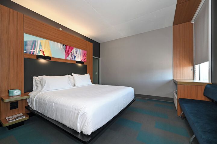 Room 25 of 51