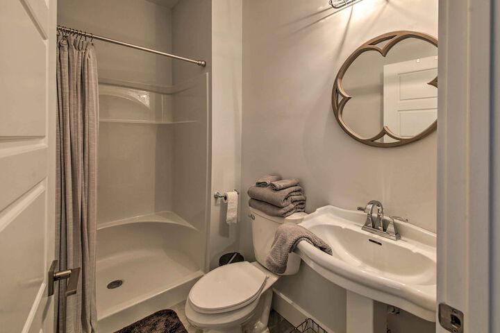 Lakefront Studio Guest Home on Hermann Wine Trail!