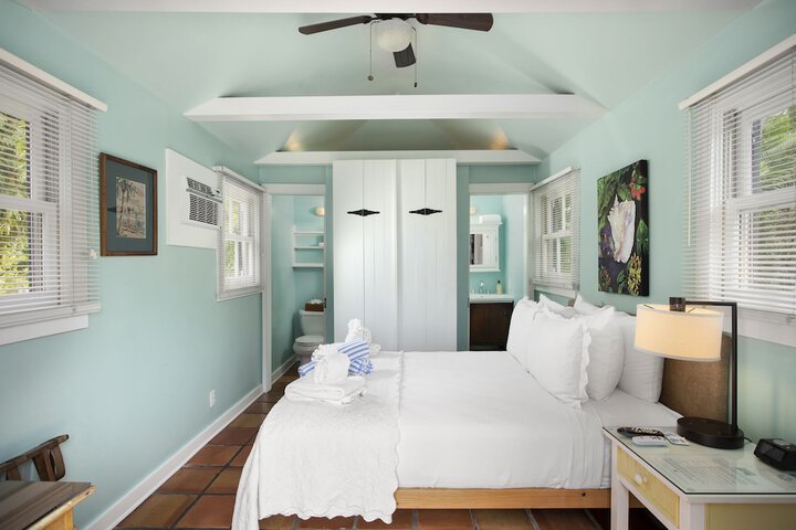 Room 33 of 60