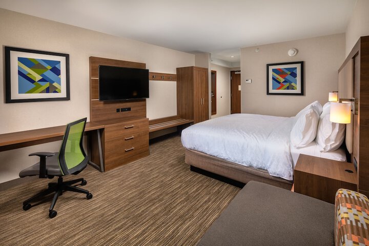 Room 16 of 50