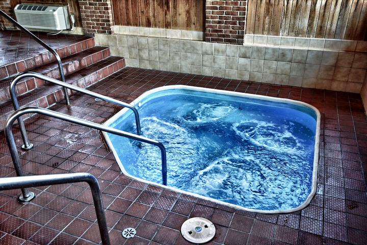 Christopher Inn and Suites