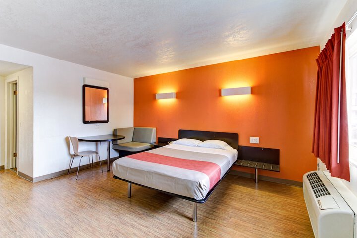 Room 13 of 30