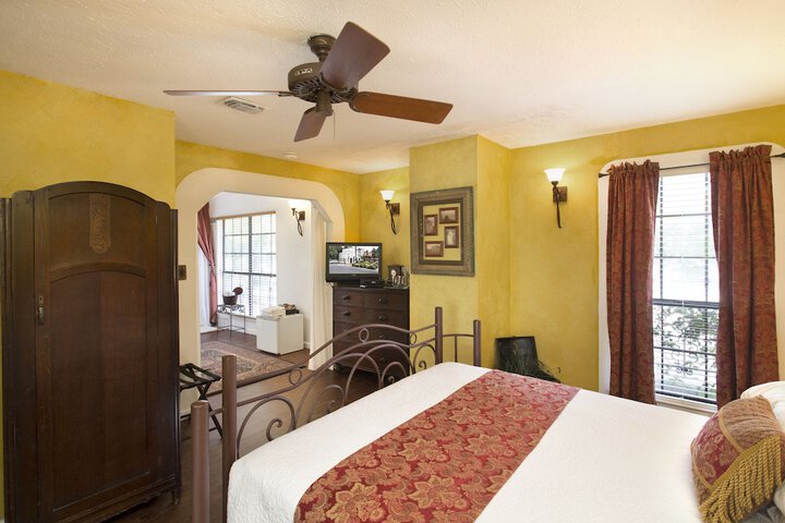 The Lakehouse Bed & Breakfast