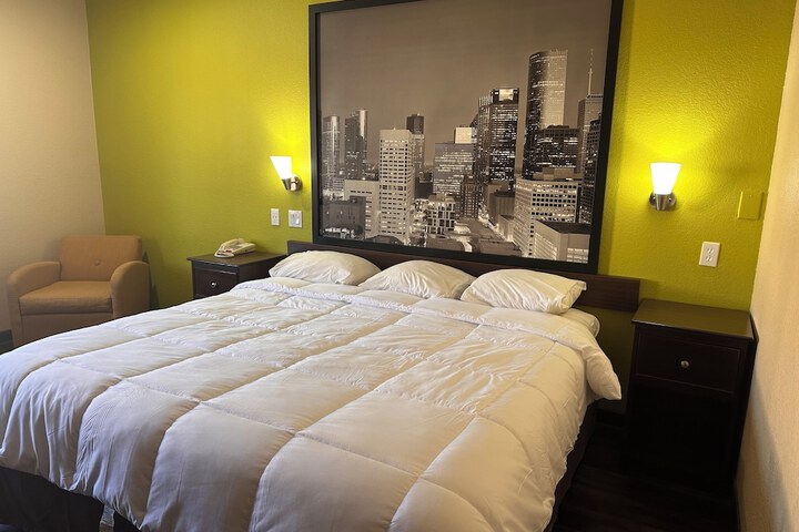Room 21 of 36