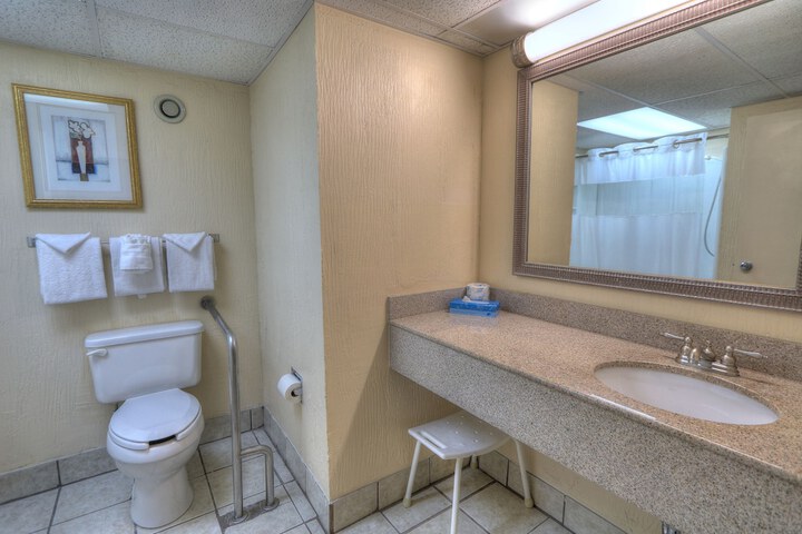 Room 25 of 62