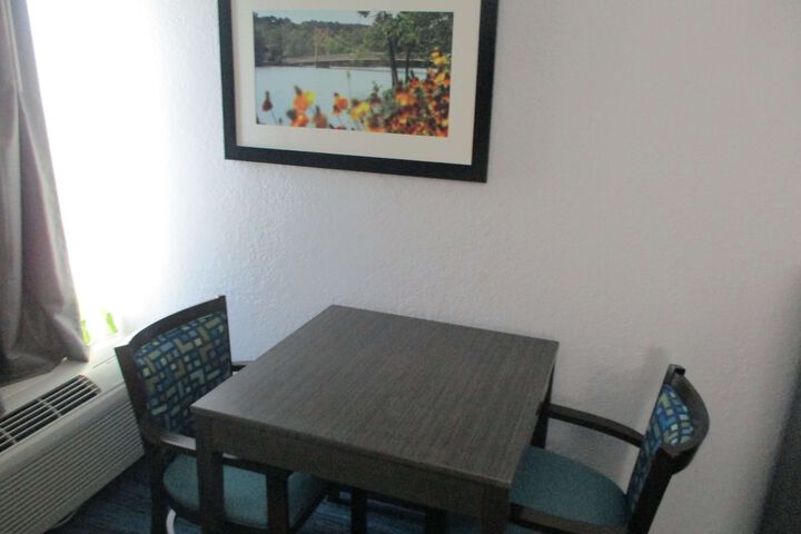 Room 6 of 15