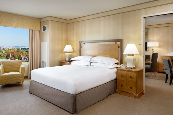 Room 14 of 60