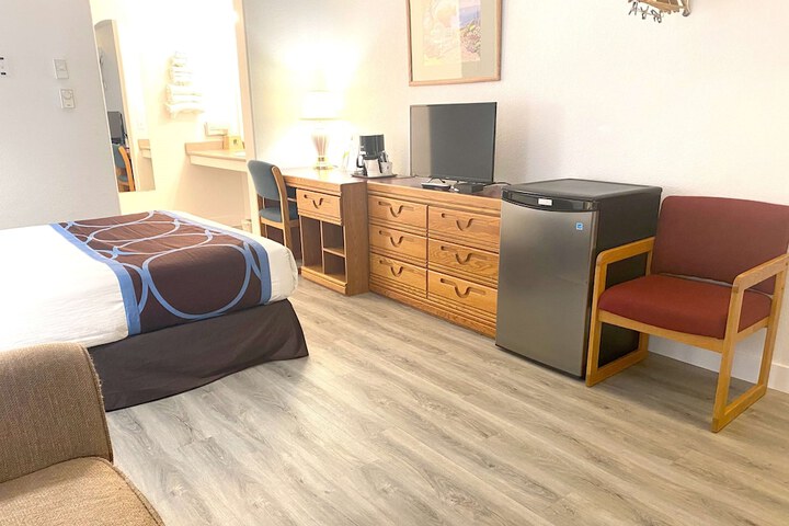 Room 30 of 37