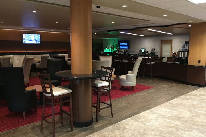 Lounge 72 of 81