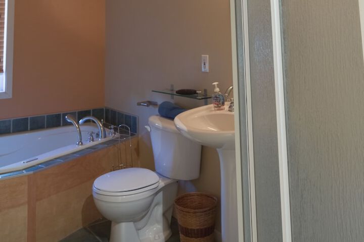 Room 8 of 11