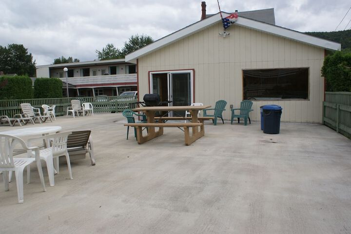 Northern Peaks Motor Inn
