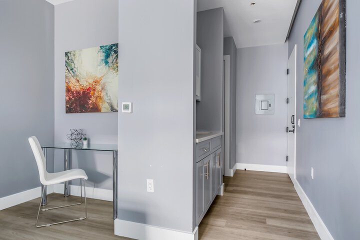 Global Luxury Suites at the Arches