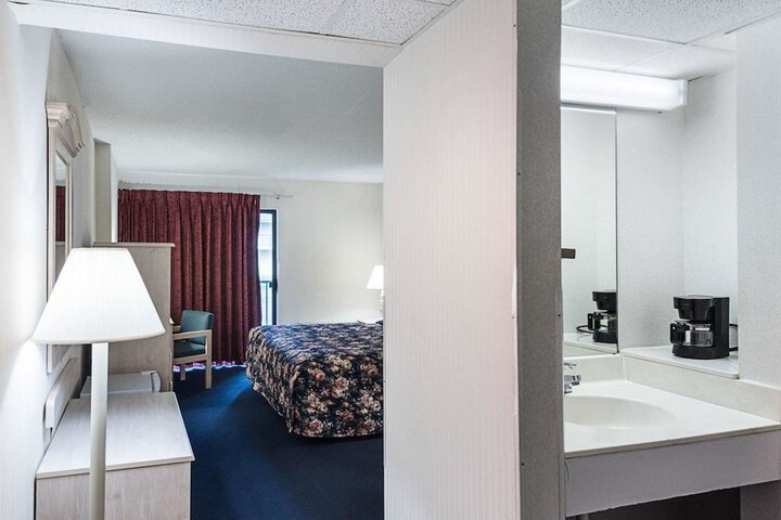 Room 37 of 40