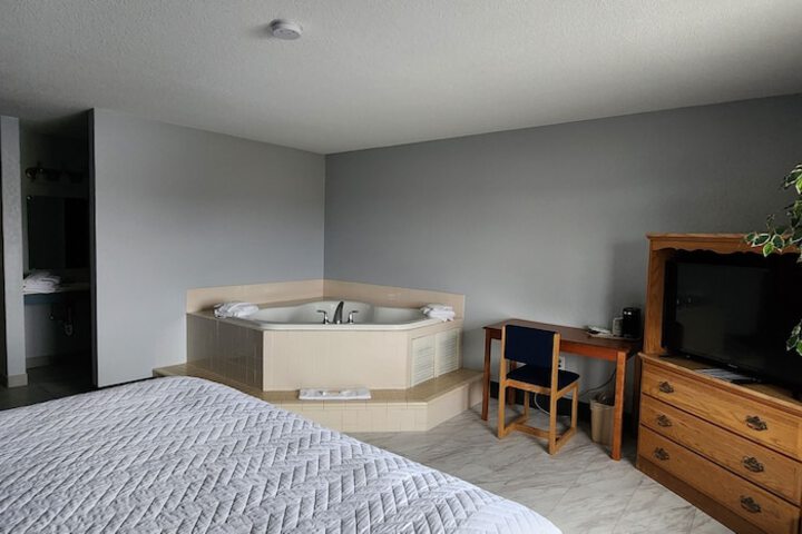 Room 27 of 32